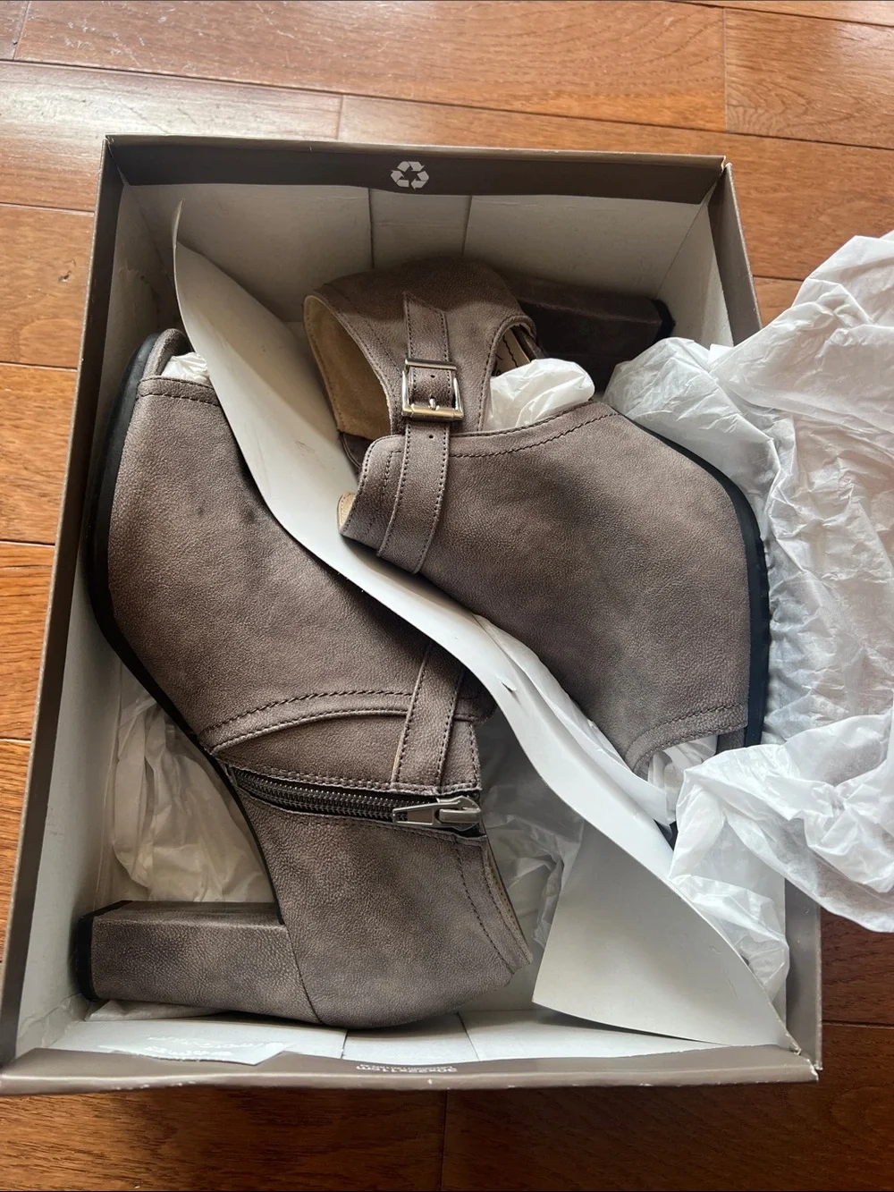 ❤️Life Stride Gray Peep-Toe Cutout Block Heel Ankle Boot with Buckle-NWT-9❤️
